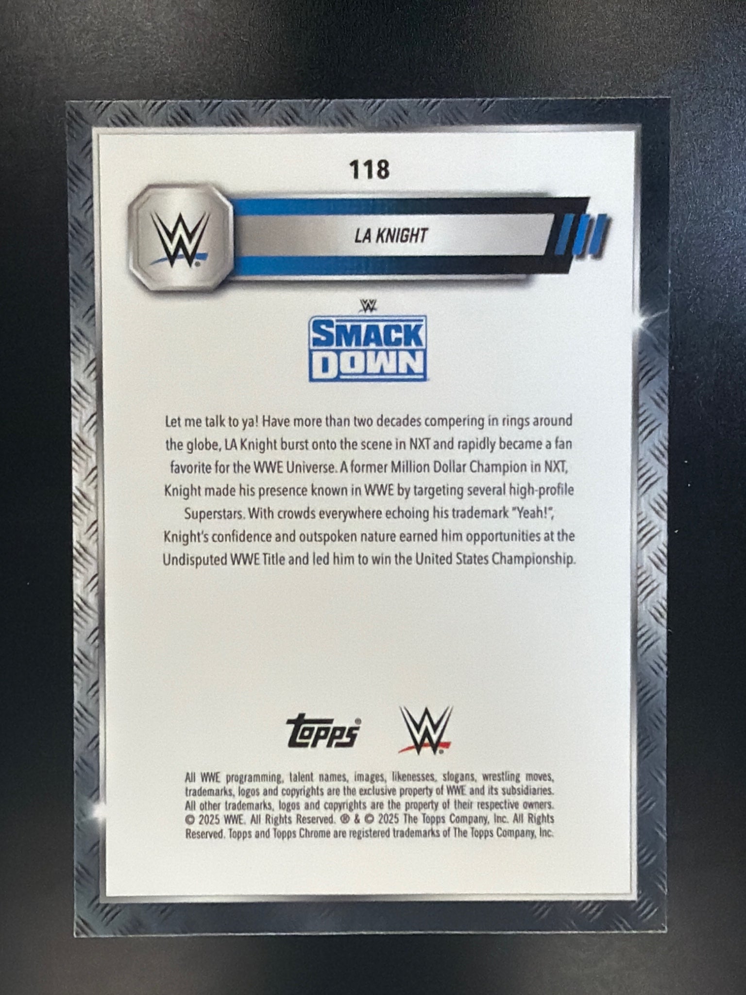 2025 Topps Chrome WWE #118 LA Knight Green Refractor #/99