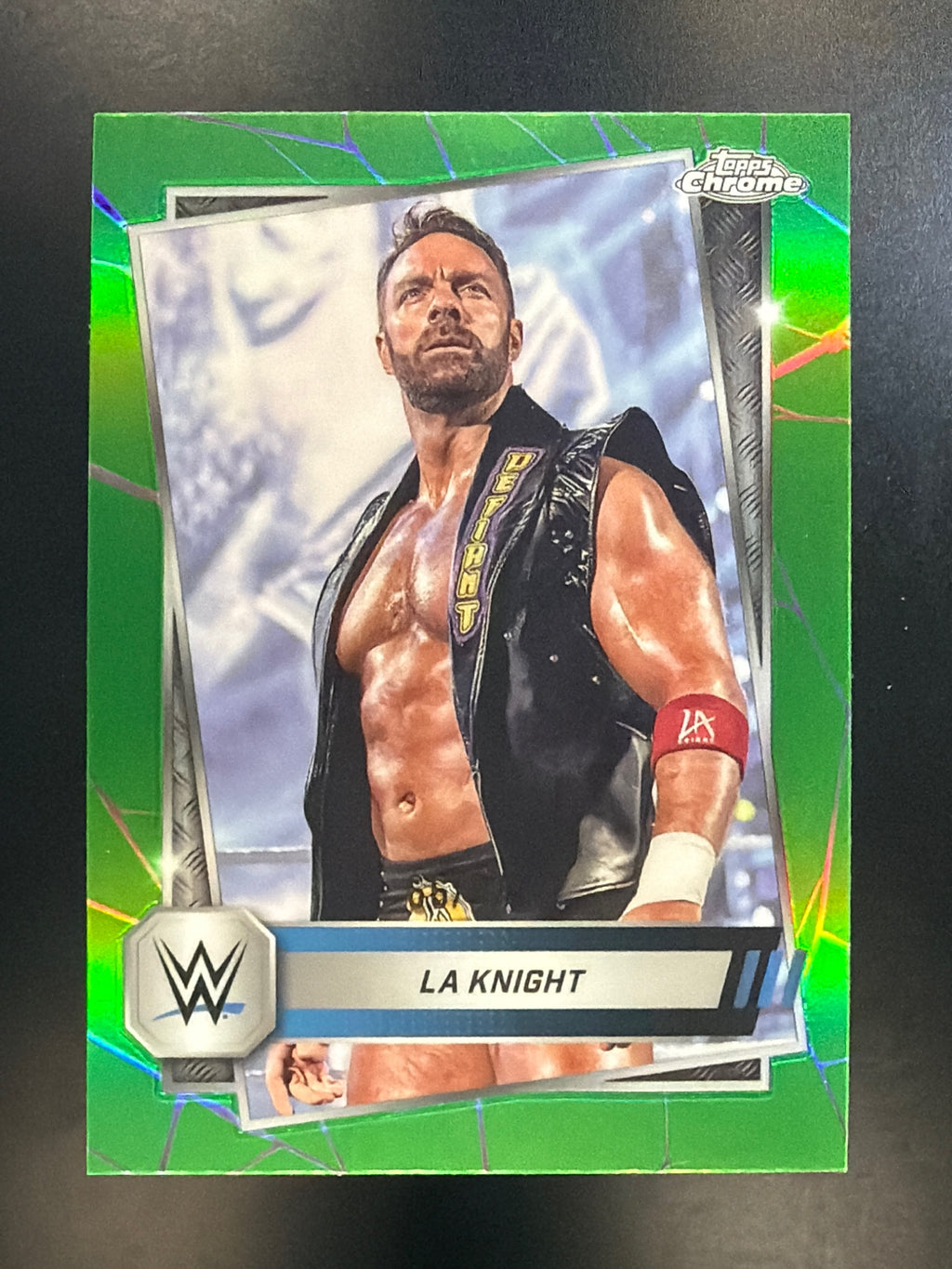 2025 Topps Chrome WWE #118 LA Knight Green Refractor #/99