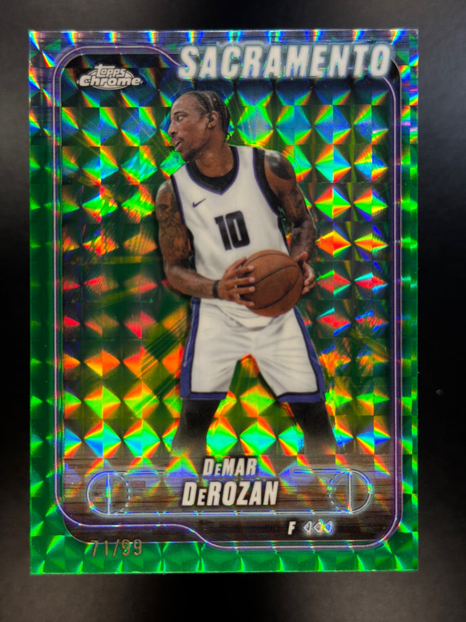 2024-25 Topps Chrome #55 DeMar DeRozan Green Geometric Refractor #/99